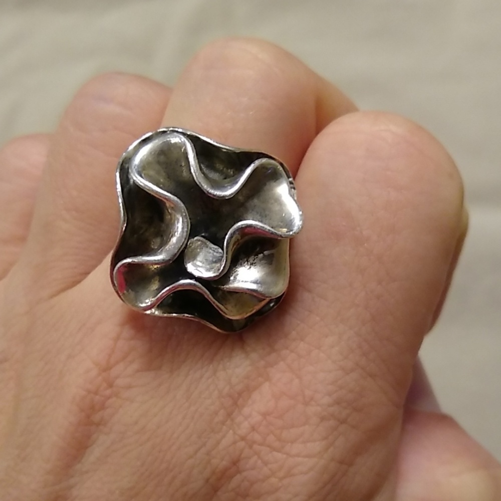 Silpada sterling silver flower ring